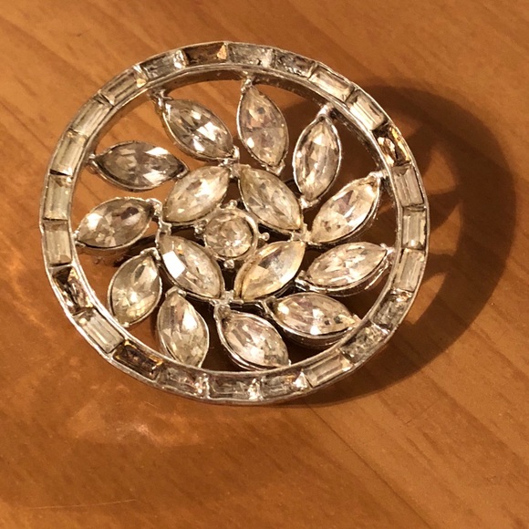 Brooches - Picture 4 of 6